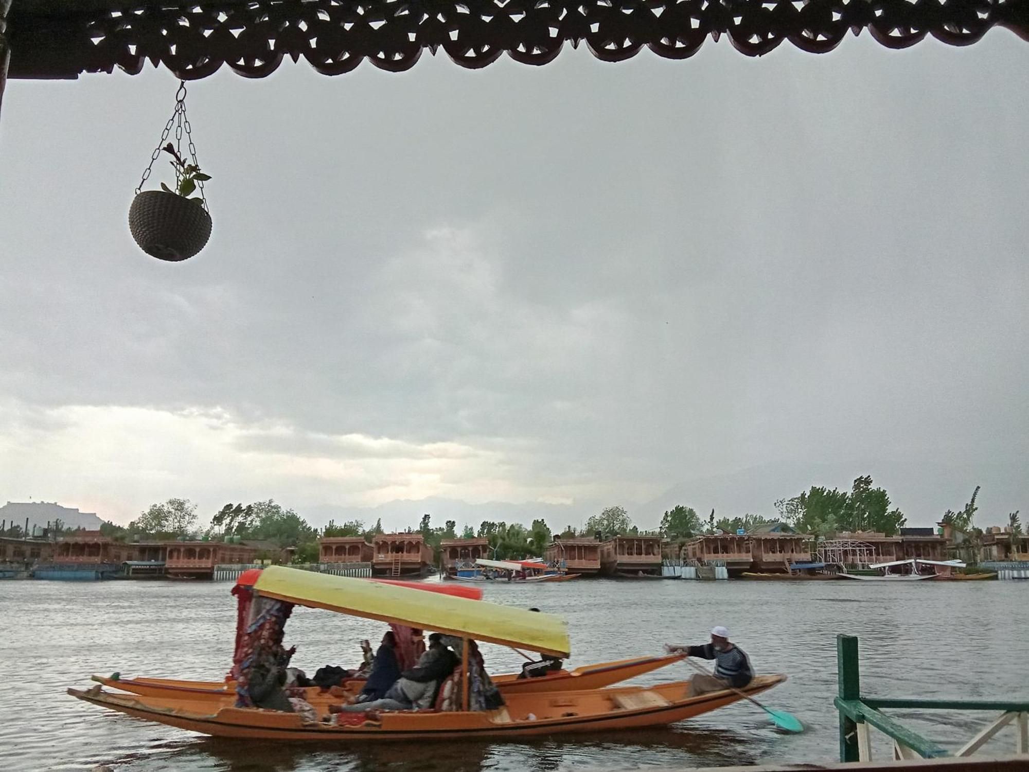 The Quebec Houseboats Hotel Srinagar  Bagian luar foto