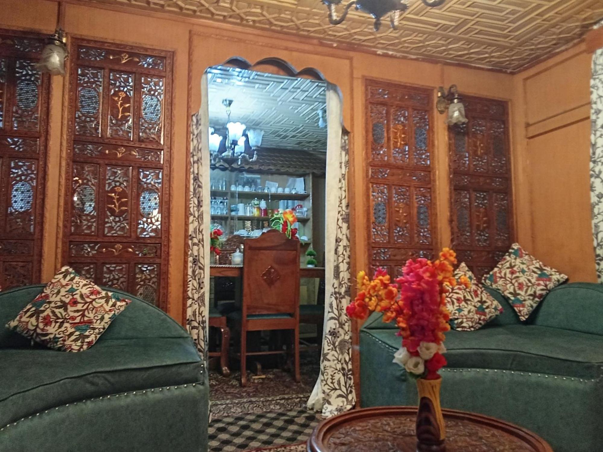 The Quebec Houseboats Hotel Srinagar  Bagian luar foto