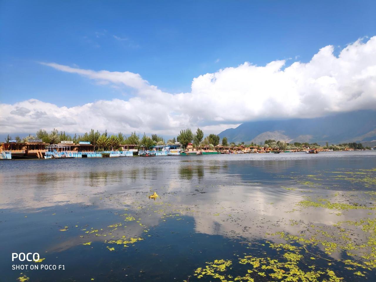 The Quebec Houseboats Hotel Srinagar  Bagian luar foto