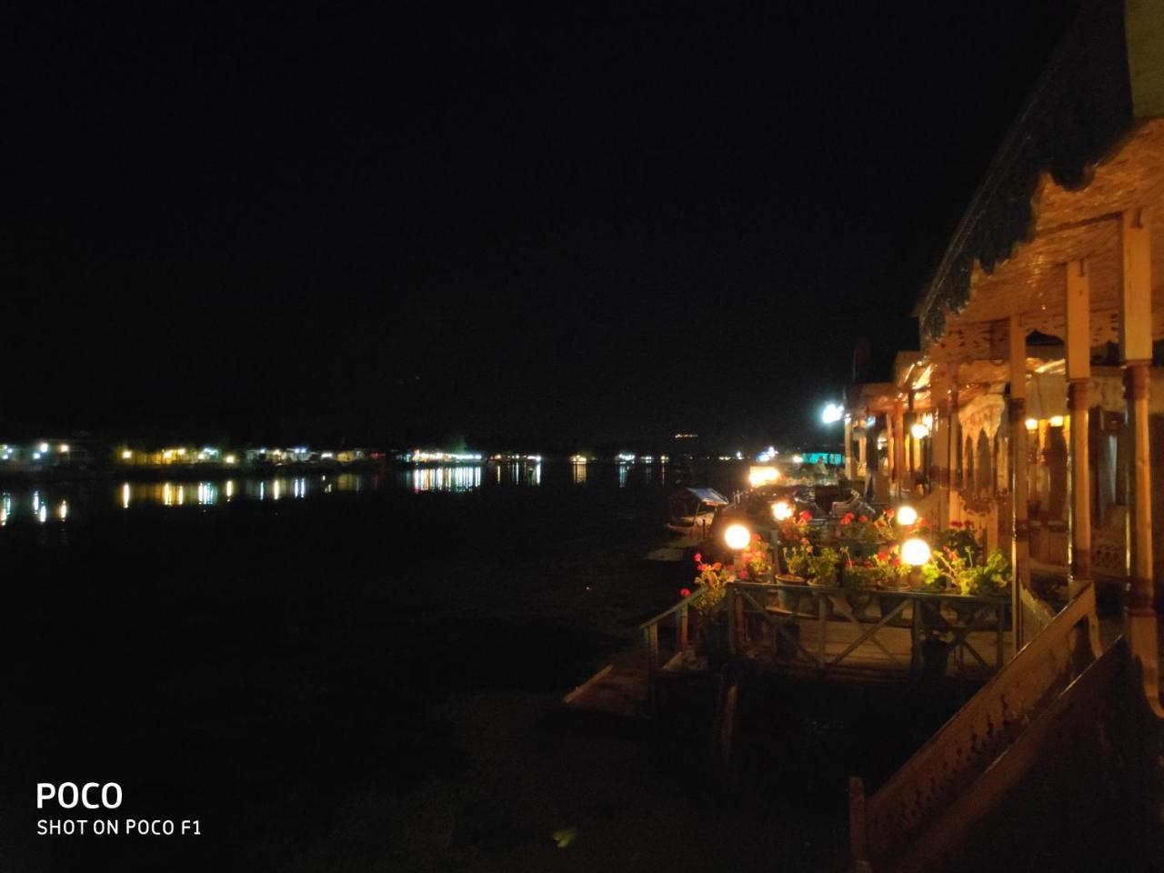 The Quebec Houseboats Hotel Srinagar  Bagian luar foto